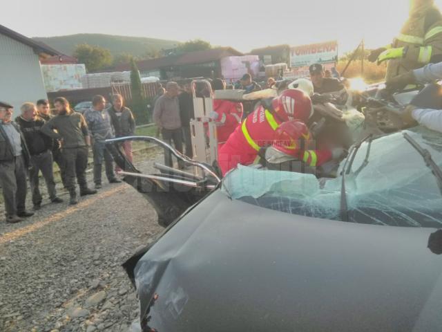 Un bărbat cu două dosare penale pentru conducere fără permis s-a urcat beat la volan și a provocat un grav accident