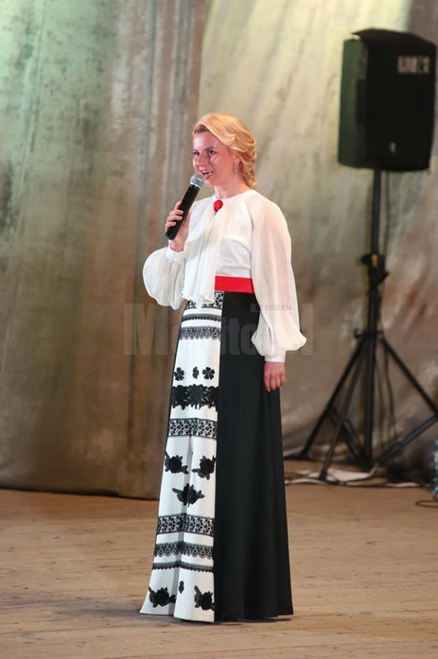 Mihaela Bârsan, iniţiatoarea proiectului „10 pentru folclor”
