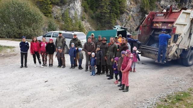 Program de curățenie pe Valea Cârlibabei, în cadrul ”Let’s Do It România!”