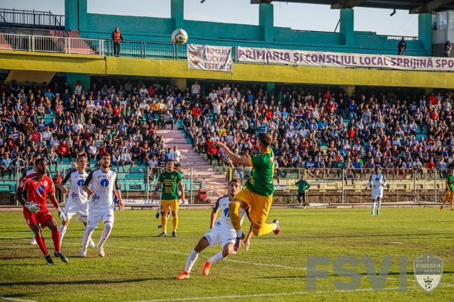 Atmosfera de la meciul cu Gaz Metan a adus aminte de vremurile de altădată. Foto: Costi Solovastru
