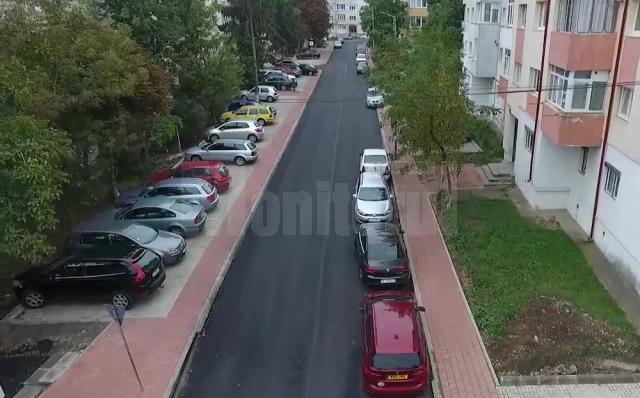 Strada Viitorului, din cartierul sucevean Obcini, refacuta prin programul de modernizare de la scara blocului