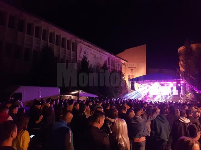 Concert Vunk, cu „bobocii” și părinții lor, la deschiderea anului universitar la USV