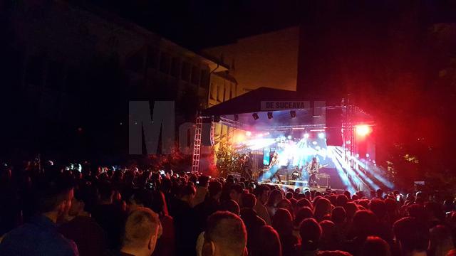 Concert Vunk, cu „bobocii” și părinții lor, la deschiderea anului universitar la USV