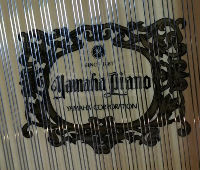 Pianul profesional marca YAMAHA cu coadă cumparat de Primăria Suceava 3