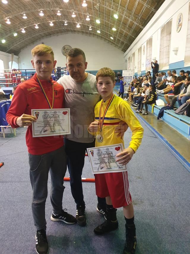 Andu Vornicu şi cei doi medaliaţi