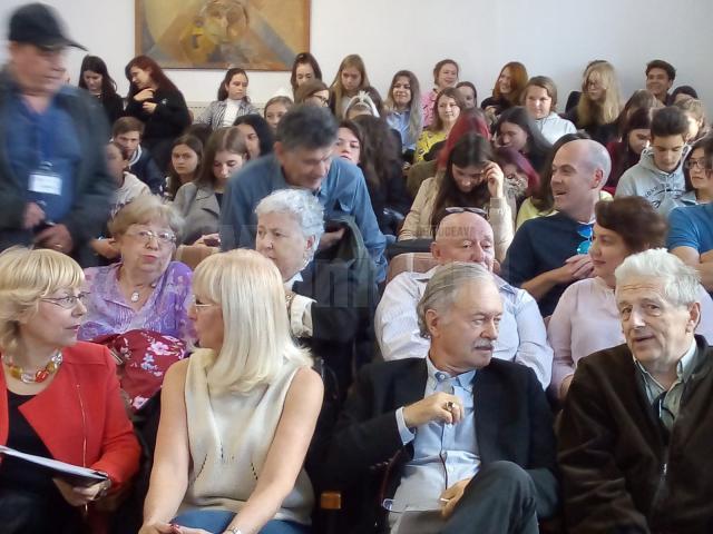 „Copiii Sucevei” din anii '50 şi cei de azi ai Colegiului de Artă „Ciprian Porumbescu” s-au bucurat, ieri, împreună de „Ziua Colegiului”
