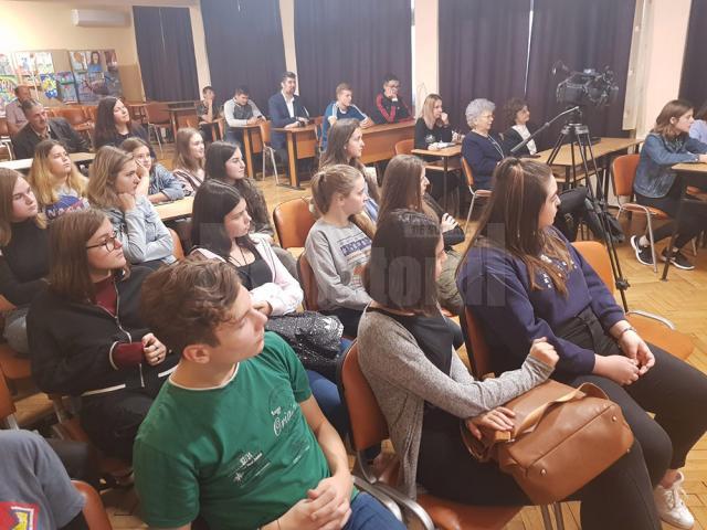Întâlnire cu elevii de la Colegiul "Petru Rareș"