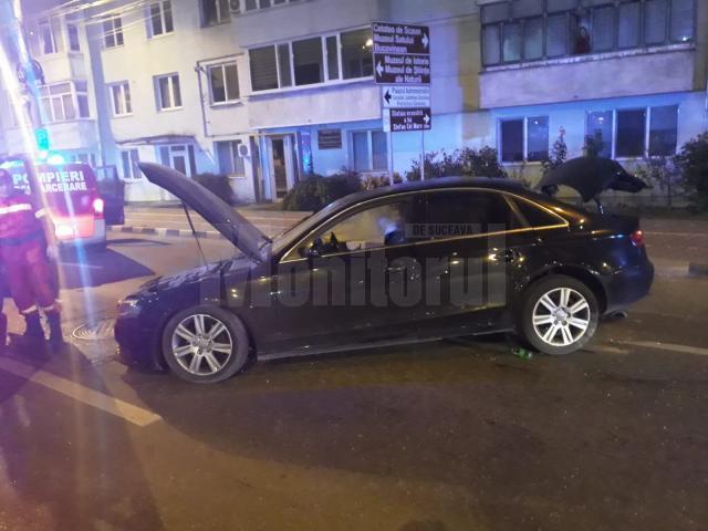 Şoferul care a intrat cu maşina într-un stâlp lângă Hotelul Bucovina era băut