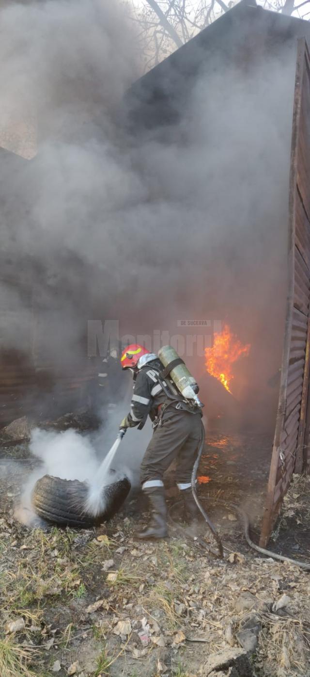 Incendiul a pus probleme pompierilor
