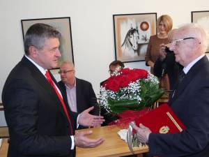 Maestrul Radu Bercea primind titlul de ”Cetăţean de Onoare” al municipiului Fălticeni