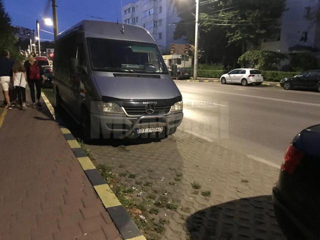 Dube parcate pe străzi în Suceava