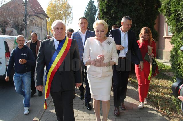 Simpatizanţii şi membrii PSD din judeţul Suceava au primit-o pe Viorica Dăncilă ca pe viitorul preşedinte al României