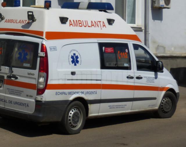 Un echipaj al ambulanței l-a transportat pe rănit la UPU a Spitalului Județean Suceava