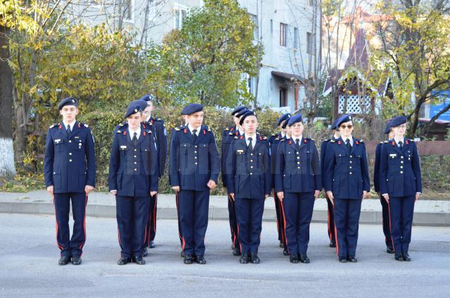 Elevii militari câmpulungeni au sărbătorit Ziua Armatei României