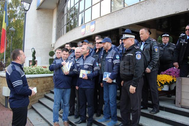 Zeci de inspectori ai Primăriei Suceava, mobilizați în teren de luni dimineața, la punctele de colectare a deșeurilor