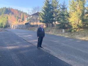 Gheorghe Flutur a verificat cum a fost asfaltat drumul prin Pasul Puzdra