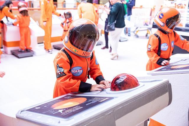 Expoziţia "First Kids on Mars", la Iulius Mall Suceava