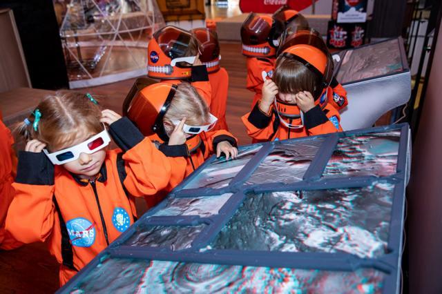Expoziţia "First Kids on Mars", la Iulius Mall Suceava