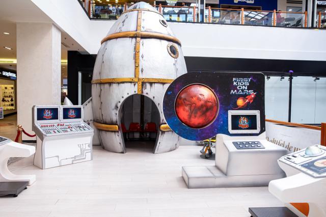 Expoziţia "First Kids on Mars", la Iulius Mall Suceava