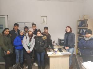 O parte dintre studenţii Erasmus+, primind consiliere la biroul specializat
