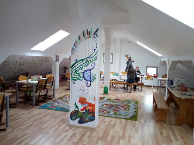 Mâncare şi educaţie zilnic, pentru copiii necăjiţi, la Centrul de zi „Maria Wald”, din Rădăuţi
