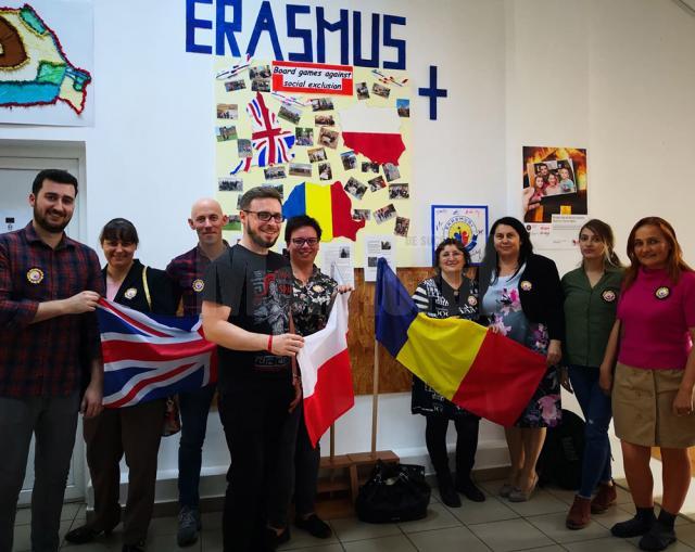 Profesori din Anglia și Polonia au descoperit frumusețile Bucovinei, printr-un program Erasmus