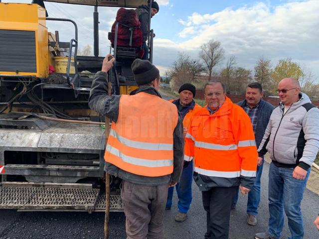 Flutur a fost prezent la începerea asfaltării drumului dintre Vercicani şi Roşcani