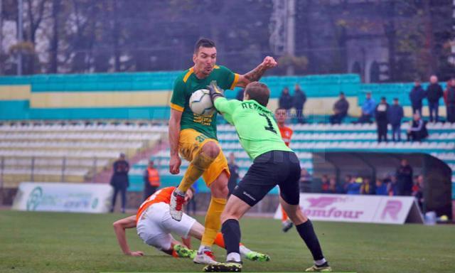 Marin a marcat golul victoriei pentru Foresta, însă a încheiat meciul la spital. Foto: Costi Solovăstru