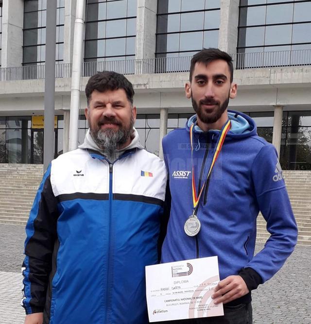 Antrenorul Radu Mihalescu, alături de vicecampionul naţional Andrei Gafiţa