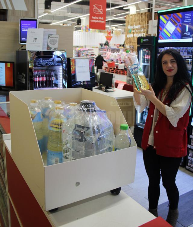 Auchan colectează uleiul alimentar uzat şi oferă în loc apă, ulei şi detergent de vase