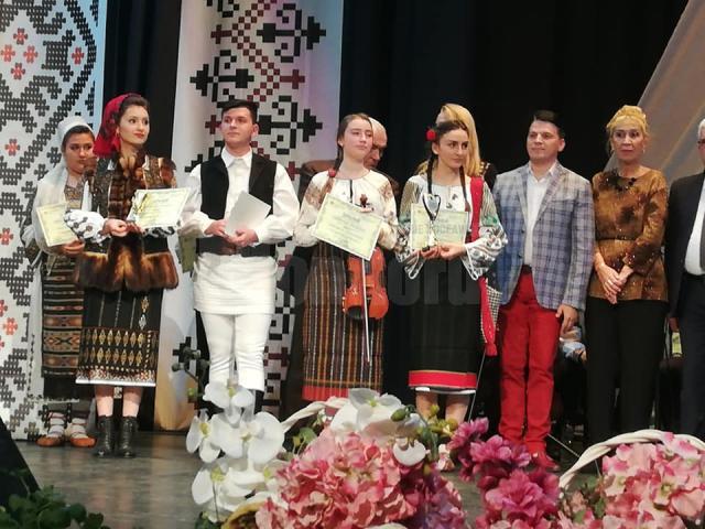 Spectacol aniversar și Festivalul ,,Cântecele Neamului”, organizate de Şcoala de Arte ,,Ion Irimescu” Suceava (6)