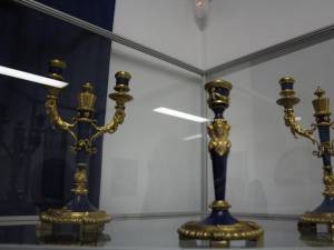 O expoziție cu piese din tezaurul național, aduse de la Muzeul  Peleș, vernisată ieri la Muzeul de Istorie Suceava