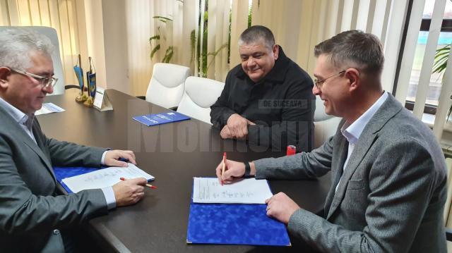 Primarul Sucevei a semnat contractul pentru extinderea şi modernizarea Grădiniţei „Dumbrava Minunată”