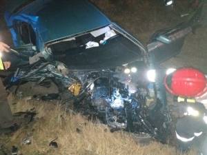 Doi tineri au murit după un cumplit accident rutier la Câmpulung Moldovenesc. Şoferul fugar a fost găsit de poliţişti