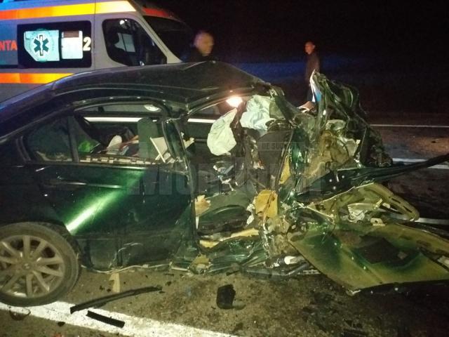 Doi tineri au murit după un cumplit accident rutier la Câmpulung Moldovenesc. Şoferul fugar a fost găsit de poliţişti