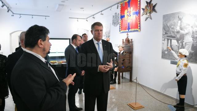 Preşedintele Klaus Iohannis, la Muzeul Bucovinei. Sursa foto: Preşedinţia României