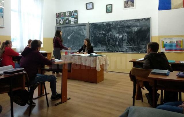 Elevi din Stroiești iau locul profesorilor la catedră și învață din secretele meseriei lor