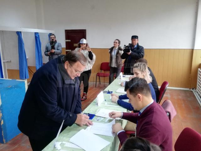 Gheorghe Flutur a votat, alături de soție, pentru un președinte care va scoate Moldova și Suceava din izolare