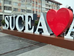 Logo-ul „Iubesc Suceava” a fost amplasat în centrul orașului