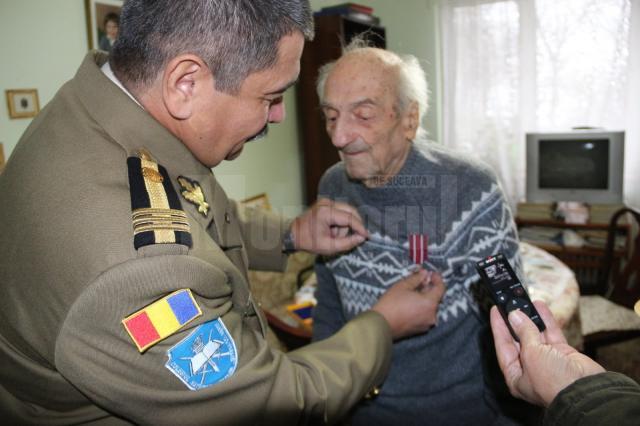 Colonel (r.) Constantin Zavati, în vârstă de 96 de ani, decorat de Colegiul Militar din Câmpulung