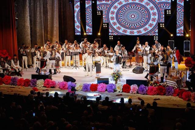 Laura Olteanu și Orchestra Fraților Advahov din Chişinău, într-un spectacol extraordinar de Ziua Bucovinei