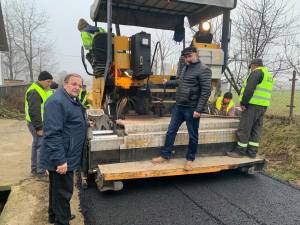 Flutur a apreciat activitatea primarului din Comănești în ceea ce priveşte asfaltarea drumurilor