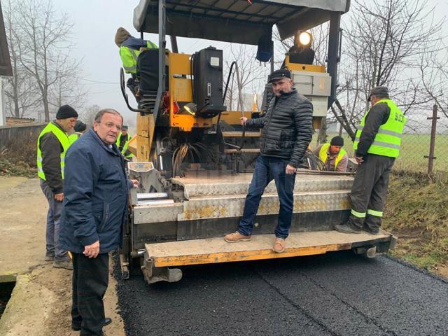 Flutur a apreciat activitatea primarului din Comănești în ceea ce priveşte asfaltarea drumurilor