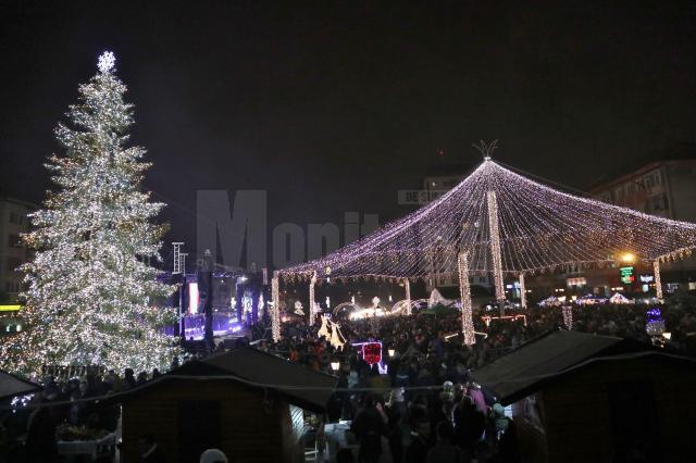 Luminile de sărbătoare, aprinse de Ziua Bucovinei, în centrul Sucevei
