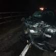 Accident cu doi răniţi, după un impact violent între o maşină şi o căruţă