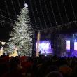 Luminile de sărbătoare s-au aprins în centrul Sucevei, de Ziua Bucovinei, în prezența a mii de oameni