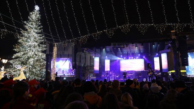Luminile de sărbătoare s-au aprins în centrul Sucevei, de Ziua Bucovinei, în prezența a mii de oameni