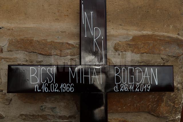 Familia, prietenii şi câţiva colegi din partid l-au condus pe Bogdan Bicsi la locul de odihnă veşnică