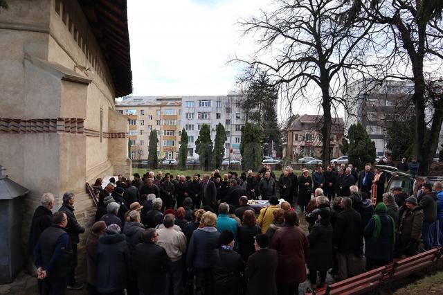 Familia, prietenii şi câţiva colegi din partid l-au condus pe Bogdan Bicsi la locul de odihnă veşnică