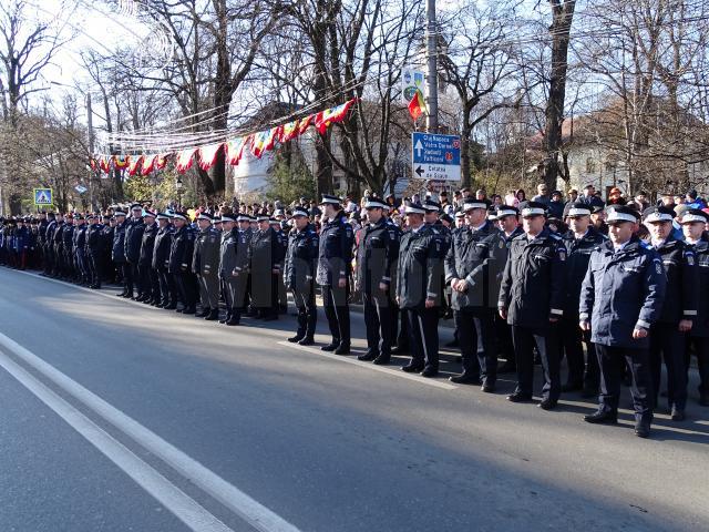 Parada de 1 Decembrie, din centrul Sucevei, a fost urmarită de mii de oameni 3